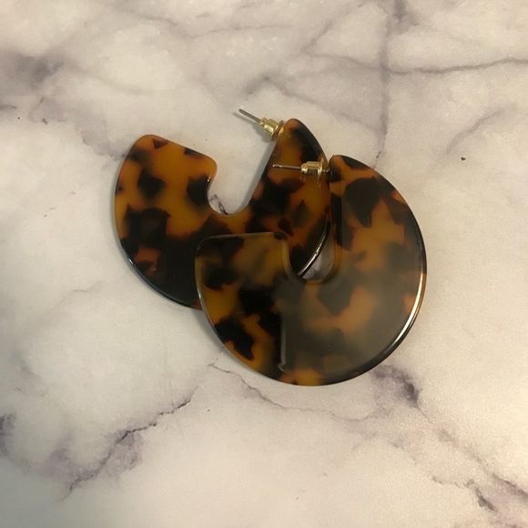 Faux Tortoise Shell Earrings - Picture 3 of 4